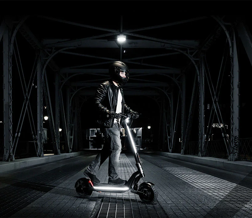 Apollo PRO Vehicle Grade e-Scooter by Iago Valiño and Eloi Pecquet