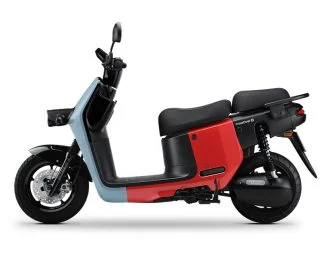 Gogoro CrossOver Smartscooter Uses 26 Mounting Points to Adapt Its Cargo Setup